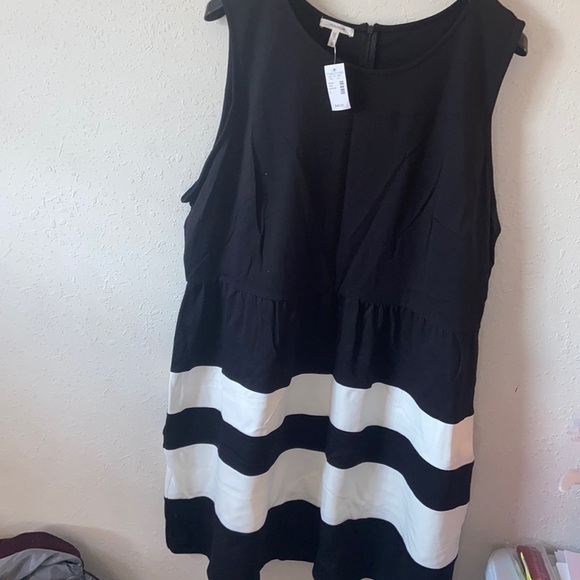 Maurices Dresses & Skirts - NWT women’s Maurices size 3 black, and white sleeveless dress T27
